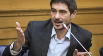 Tagli, Fratoianni smaschera M5S: “Volevano zittire l’Ue, massacreranno i giornali di provincia”